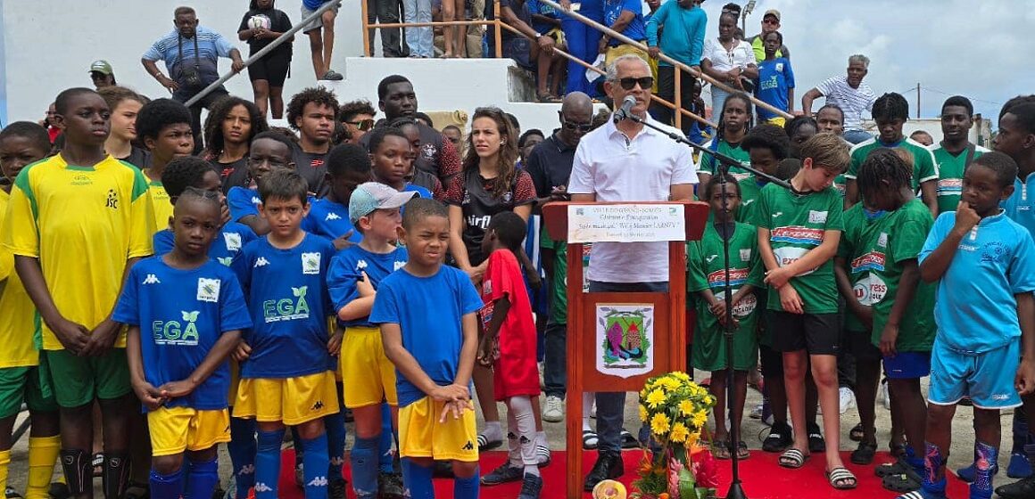 Jean Dartron, président de la Ligue guadeloupéenne de football, photographié le 22 février à Marie-Galante lors de l’inauguration du stade Willy Larney. FB Ligue Guadeloupéenne de Football