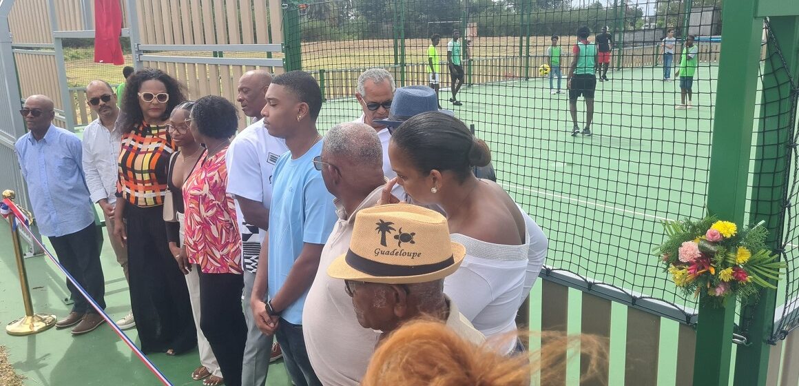 Samedi 22 février la commune de Grand-Bourg inaugure un terrain multisports, baptisé « City stade des Basses - Claude Céprika ». Photo : FB Maryse Etzol