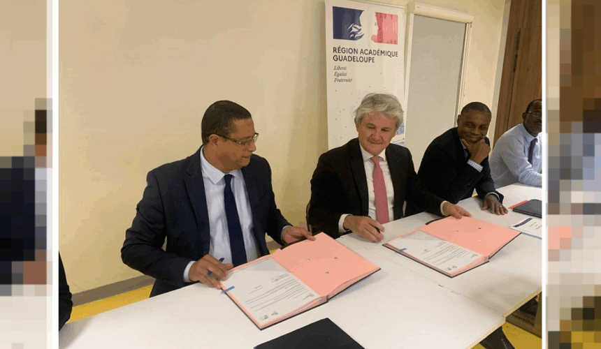 Laurent Legendart, directeur ARS Guadeloupe (à g.) et Gabriele Fioni, recteur d’académie (au centre) signent la convention 2025-2030 pour l’école inclusive le 29 juillet à Dothémare aux Abymes. Photo : Région académique Guadeloupe