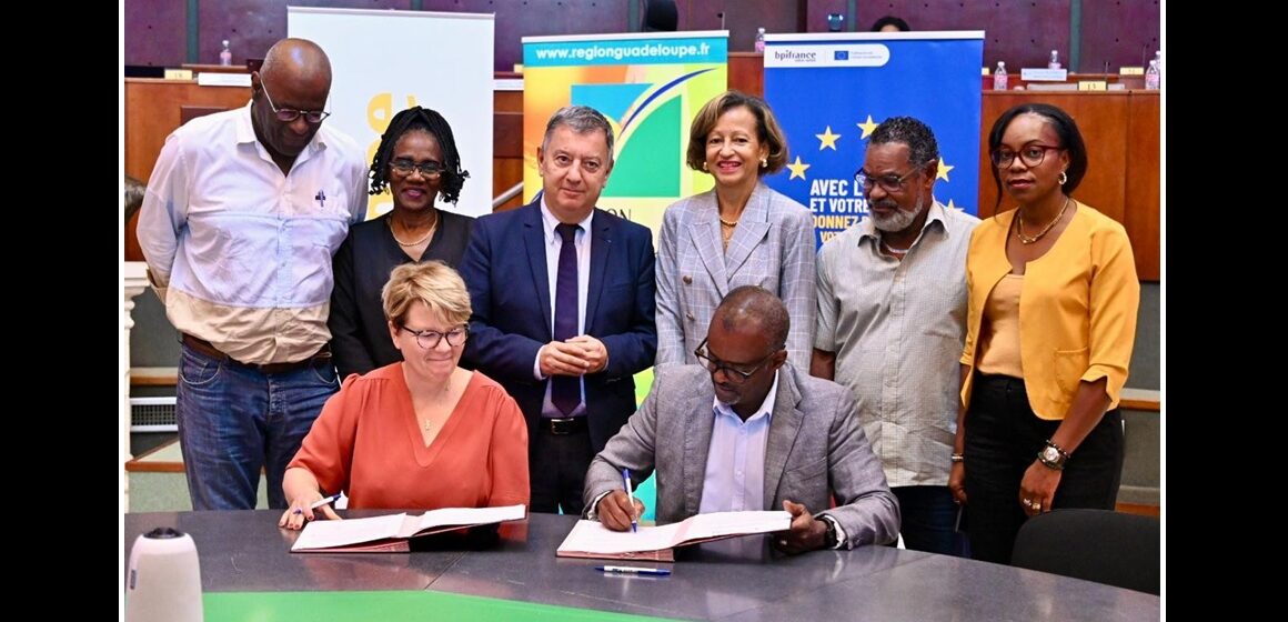 Le président de la Région Guadeloupe, Ary Chalus, et Marie-Adeline Peix, directrice exécutive de Bpifrance, signent le nouveau partenariat 2025-2028 à l'Hôtel de Région le 24 octobre. Photo : Région Guadeloupe Le président de la Région Guadeloupe, Ary Chalus, et Marie-Adeline Peix, directrice exécutive de Bpifrance, signent le nouveau partenariat 2025-2028 à l'Hôtel de Région le 24 octobre. Photo : Région Guadeloupe