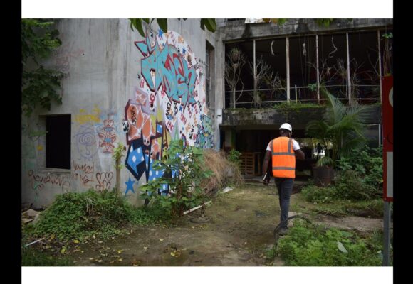 Au Centre des arts de Pointe-à-Pitre, après des années d'abandon, les travaux entrent ce 17 octobre 2025 dans une phase active de reconstruction pour redonner vie à ce lieu culturel emblématique. Photo : Communauté d'Agglomération Cap Excellence