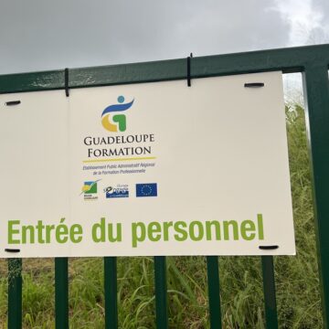 Entrée du personnel de de Guadeloupe formation, établissement régional en charge de la formation professionnelle, à Roujol Petit-Bourg. Photo : Le Courrier de Guadeloupe Entrée du personnel de de Guadeloupe formation, établissement régional en charge de la formation professionnelle, à Roujol Petit-Bourg. Photo : Le Courrier de Guadeloupe