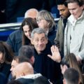 Nicolas Sarkozy assiste au match de football entre le Paris Saint-Germain (PSG) et Auxerre au stade du Parc des Princes à Paris samedi 27 septembre 2025. Photo : John Spencer / Sipa