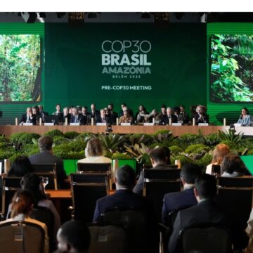 Cérémonie d'ouverture de la réunion pré-COP30 à Brasilia (Brésil), lundi 13 octobre 2025, ultime étape préparatoire au sommet climatique des Nations Unies qui se déroulera du 10 au 21 novembre 2025 à Belém (Brésil). Photo : Eraldo Peres / AP / Sipa