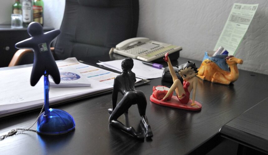 Photo d’illustration. Archive de 2011 du bureau d’un mis en cause dans une affaire de harcèlement scandale sexuel à la RATP. Photo : Cotelle Pascal / Sipa