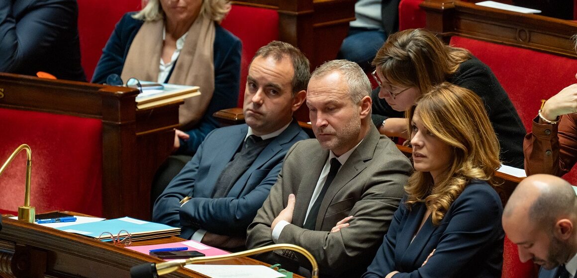 Le Premier ministre Sébastien Lecornu et sa ministre des Comptes publics Amélie de Montchalin qui lui parle à l’oreille lors de la séance des questions au gouvernement dans l'hémicycle de l'Assemblée nationale, le 12 novembre 2025. Photo : Arnaud Vilette / Sipa Le Premier ministre Sébastien Lecornu et sa ministre des Comptes publics Amélie de Montchalin qui lui parle à l’oreille lors de la séance des questions au gouvernement dans l'hémicycle de l'Assemblée nationale, le 12 novembre 2025. Photo : Arnaud Vilette / Sipa