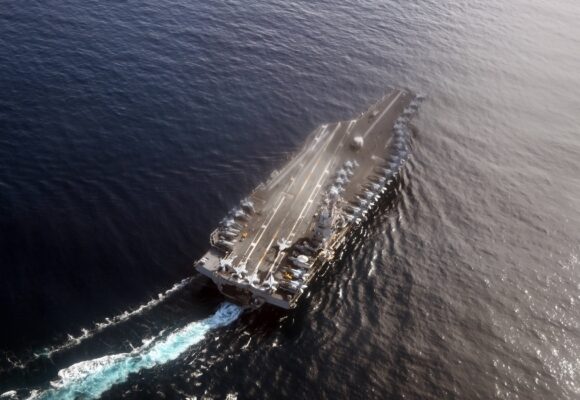 Le plus grand porte-avions américain, l'USS Gerald R. Ford, ici photographié le 24 septembre 2025 à l'exercice "Neptune Strike 25" avec des destroyers en mer du Nord au large du Danemark. Photo : Federico Gambarini/dpa Photo: Federico Gambarini/dpa Le plus grand porte-avions américain, l'USS Gerald R. Ford, ici photographié le 24 septembre 2025 à l'exercice "Neptune Strike 25" avec des destroyers en mer du Nord au large du Danemark. Photo : Federico Gambarini/dpa Photo: Federico Gambarini/dpa