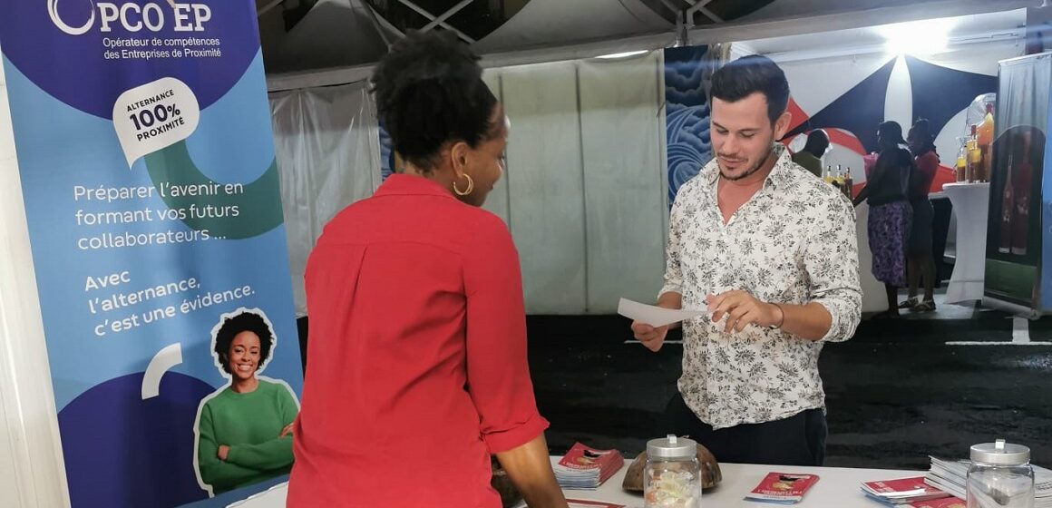 16 novembre 2022, le financeur de formation « Opco Entreprises de proximité » tient un stand au Village de la Route du Rhum pour promouvoir l'alternance et la formation professionnelle auprès des jeunes, des parents et des entreprises. Photo : Opco des Entreprises de Proximité 16 novembre 2022, le financeur de formation « Opco Entreprises de proximité » tient un stand au Village de la Route du Rhum pour promouvoir l'alternance et la formation professionnelle auprès des jeunes, des parents et des entreprises. Photo : Opco des Entreprises de Proximité