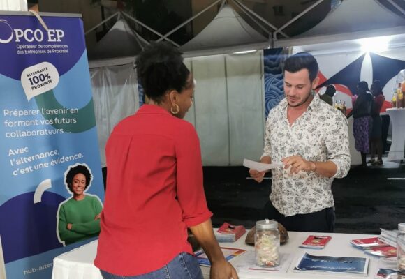 16 novembre 2022, le financeur de formation « Opco Entreprises de proximité » tient un stand au Village de la Route du Rhum pour promouvoir l'alternance et la formation professionnelle auprès des jeunes, des parents et des entreprises. Photo : Opco des Entreprises de Proximité 16 novembre 2022, le financeur de formation « Opco Entreprises de proximité » tient un stand au Village de la Route du Rhum pour promouvoir l'alternance et la formation professionnelle auprès des jeunes, des parents et des entreprises. Photo : Opco des Entreprises de Proximité