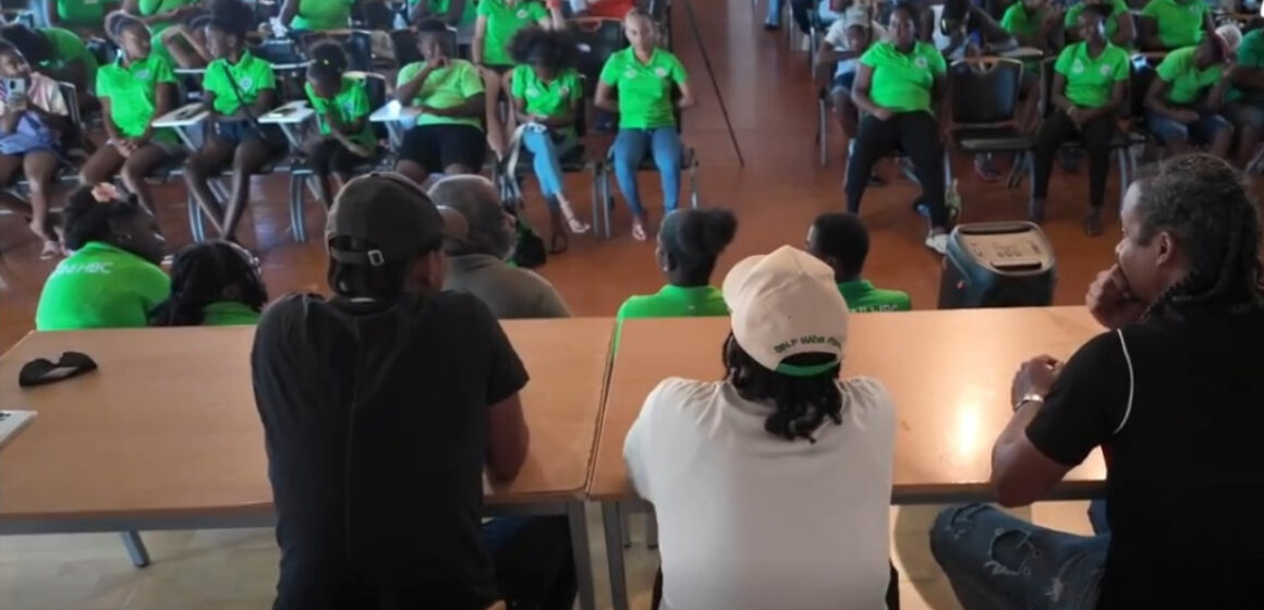 Des collégiens réunis le 25 octobre à la Rotonde des arts de Saint-François pour la première rencontre du cycle Éveil et réussite, dédié à l'inspiration et à la prévention de la délinquance. Photo : Commune de Saint-François Des collégiens réunis le 25 octobre à la Rotonde des arts de Saint-François pour la première rencontre du cycle Éveil et réussite, dédié à l'inspiration et à la prévention de la délinquance. Photo : Commune de Saint-François