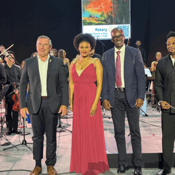A droite, le directeur du festival Saint-Georges, Marlon Daniel, au centre la mezzo soprano Axelle Saint-Cirel figure montante du chant lyrique d’origine guadeloupéenne.
