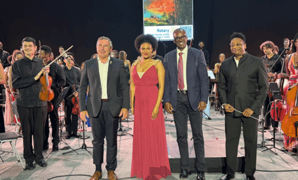 A droite, le directeur du festival Saint-Georges, Marlon Daniel, au centre la mezzo soprano Axelle Saint-Cirel figure montante du chant lyrique d’origine guadeloupéenne. A droite, le directeur du festival Saint-Georges, Marlon Daniel, au centre la mezzo soprano Axelle Saint-Cirel figure montante du chant lyrique d’origine guadeloupéenne.