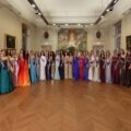 Photo des candidates qui illustre l’annonce de la diffusion de Miss France 2026, samedi 6 décembre sur TF1. Photo : Miss France