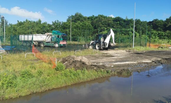 Début des travaux de rénovation au terrain de basket du complexe Michel Benjamin à Lauricisque. Photo: La Ville de Pointe-à-Pitre Début des travaux de rénovation au terrain de basket du complexe Michel Benjamin à Lauricisque. Photo: La Ville de Pointe-à-Pitre