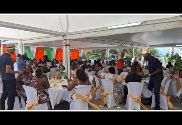 Cérémonie des vœux au personnel de la commune de Petit-Canal, sur le site de Duval, mercredi 14 janvier 2026. Le Maire a présenté ses vœux pour 2026, dressé le bilan de l'année 2025, évoqué quelques projets de 2026. Photo : Commune de Petit-Canal Cérémonie des vœux au personnel de la commune de Petit-Canal, sur le site de Duval, mercredi 14 janvier 2026. Le Maire a présenté ses vœux pour 2026, dressé le bilan de l'année 2025, évoqué quelques projets de 2026. Photo : Commune de Petit-Canal