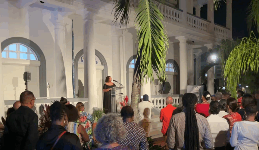 Les discours d'inauguration sur le parvis de la Maison Karukéra à Pointe-à-Pitre, marquent la renaissance officielle de ce bâtiment de 1927 en siège de l’action touristique du conseil départemental. Photo : Conseil départemental de Guadeloupe