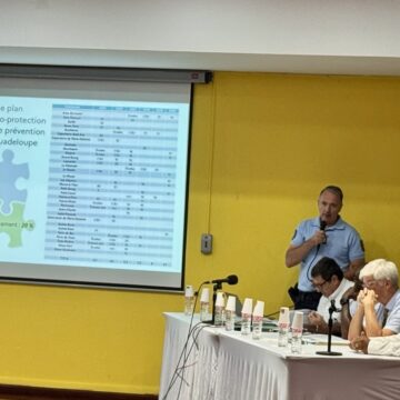 Réunion vendredi 13 février 2026, à l’Espace régional du Raizet entre l’État (préfecture, forces de l’ordre) et les élus du territoire pour faire reculer la violence. Photo : Région Guadeloupe Réunion vendredi 13 février 2026, à l’Espace régional du Raizet entre l’État (préfecture, forces de l’ordre) et les élus du territoire pour faire reculer la violence. Photo : Région Guadeloupe