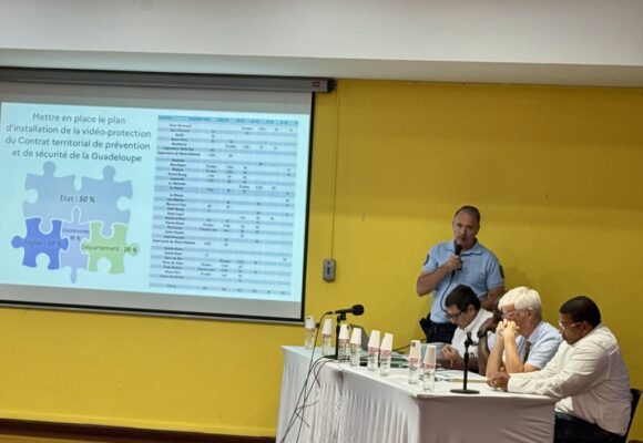 Réunion vendredi 13 février 2026, à l’Espace régional du Raizet entre l’État (préfecture, forces de l’ordre) et les élus du territoire pour faire reculer la violence. Photo : Région Guadeloupe Réunion vendredi 13 février 2026, à l’Espace régional du Raizet entre l’État (préfecture, forces de l’ordre) et les élus du territoire pour faire reculer la violence. Photo : Région Guadeloupe