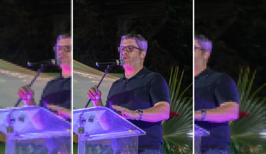 Olivier Nicolas, premier secrétaire de la fédération guadeloupéenne du Parti socialiste, en campagne à Vieux-Habitants en soutien du candidat maire sortant Jules Otto réélu à l’issu du premier tour de l’élection municipales le 15 mars 2026. Photo : DR