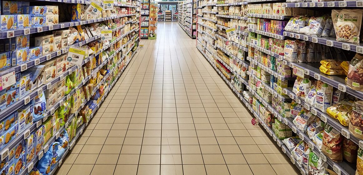 FRANCE - SUPERMARKET - ILLUSTRATION France, Getigne, 2026-01-12. Rayon bio vide dans un supermarche Super U en Pays de la Loire. Illustration inflation, hausse des prix et pouvoir d achat. Photographie de Mathieu Thomasset / Hans Lucas via AFP