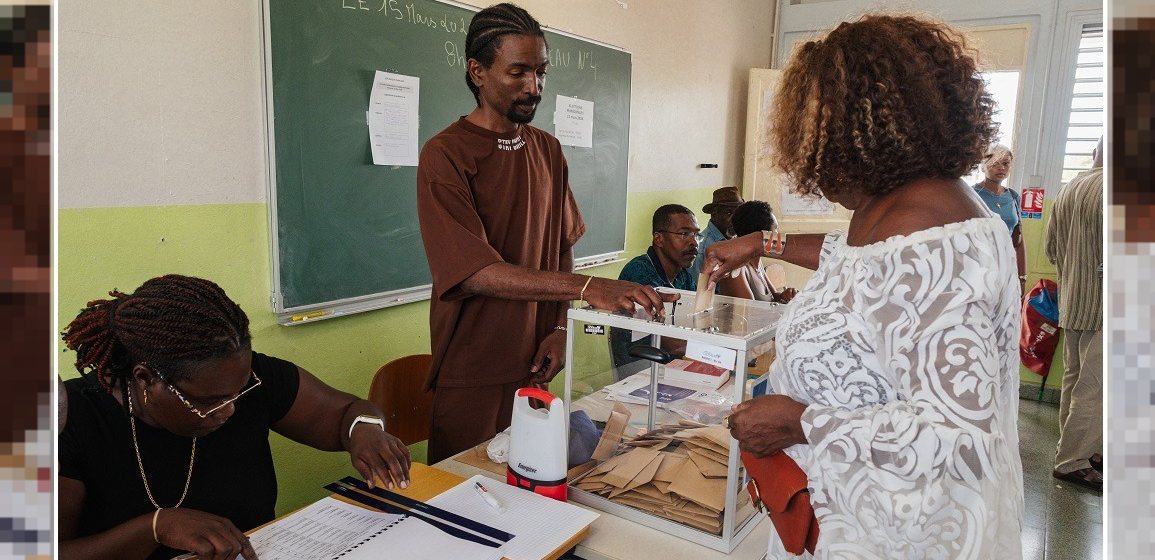 À l’intérieur d’un bureau de vote lors des élections municipales au Gosier le 15 mars 2026. Photo : Astrid Lagougine / Hans Lucas via AFP À l’intérieur d’un bureau de vote lors des élections municipales au Gosier le 15 mars 2026. Photo : Astrid Lagougine / Hans Lucas via AFP