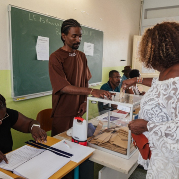 À l’intérieur d’un bureau de vote lors des élections municipales au Gosier le 15 mars 2026. Photo : Astrid Lagougine / Hans Lucas via AFP À l’intérieur d’un bureau de vote lors des élections municipales au Gosier le 15 mars 2026. Photo : Astrid Lagougine / Hans Lucas via AFP