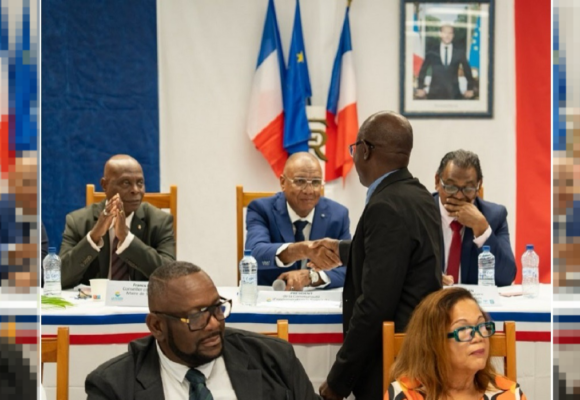 De gauche à droite : Francs Baptiste (maire de Sainte-Anne), Michel Hotin (maire du Gosier et président de la Carl), Jean-Luc Périan (maire de Saint-François) lors du conseil d’installation des élus communautaires de la communauté d'agglomération de la Riviera du levant. Gosier le 11 avril 2026. Photo : La Riviera du Levant - Officiel