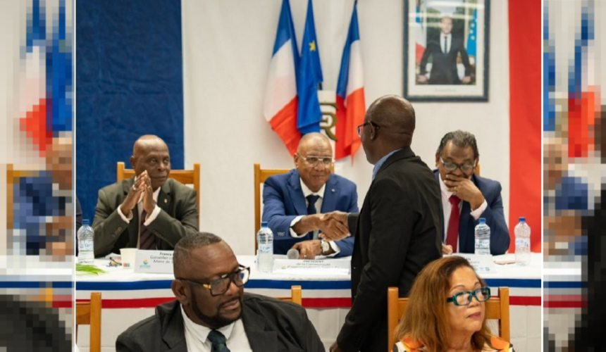 De gauche à droite : Francs Baptiste (maire de Sainte-Anne), Michel Hotin (maire du Gosier et président de la Carl), Jean-Luc Périan (maire de Saint-François) lors du conseil d’installation des élus communautaires de la communauté d'agglomération de la Riviera du levant. Gosier le 11 avril 2026. Photo : La Riviera du Levant - Officiel