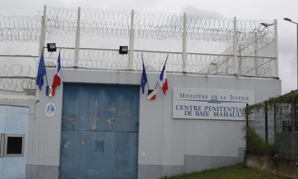 La justice ordonne des mesures d’urgence de dignité à la prison de Baie-Mahault
