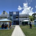 Entrée du restaurant universitaire à Fouillole, Pointe-à-Pitre. Photo : Le Courrier de Guadeloupe