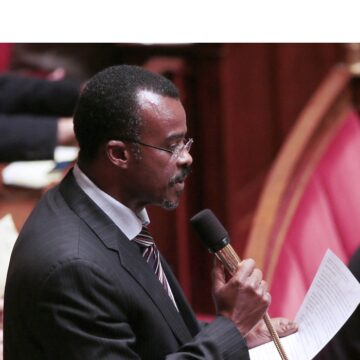 Le député de Guadeloupe, Ary Chalus, prend la parole lors de la session hebdomadaire des questions au gouvernement à l'Assemblée nationale, le 23 octobre 2012 à Paris. Photo : Jacques Demarthon / AFP Le député de Guadeloupe, Ary Chalus, prend la parole lors de la session hebdomadaire des questions au gouvernement à l'Assemblée nationale, le 23 octobre 2012 à Paris. Photo : Jacques Demarthon / AFP