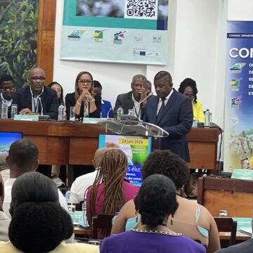 L’hémicycle du conseil départemental affichait complet, ce mercredi 24 juin, pour le vingtième congrès des élus sur l’eau. Photo : Le Courrier de Guadeloupe L’hémicycle du conseil départemental affichait complet, ce mercredi 24 juin, pour le vingtième congrès des élus sur l’eau. Photo : Le Courrier de Guadeloupe