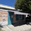 Vue extérieure de la Kaz a pwojè, lieu d'accueil de l'opération de renouvellement urbain et rénovation de l'habitat, à Basse-Terre. Photo : Circé Grandpierre, Le Courrier de Guadeloupe