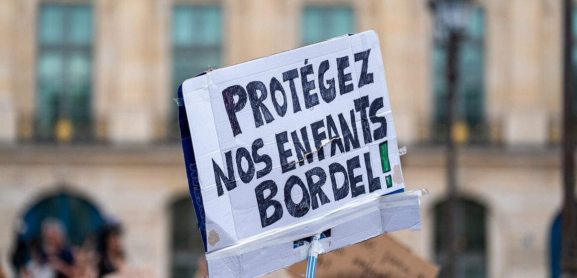Paris, 15 juin 2026 : Les associations féministes et de protection de l’enfance se rassemblent devant le ministère de la Justice, place Vendôme à Paris suite à l'affaire Lyhanna, victime de pédocriminalité et dont l'enquête révèle de nombreux disfonctionnement de la justice française. Arnaud César Vilette / Sipa Paris, 15 juin 2026 : Les associations féministes et de protection de l’enfance se rassemblent devant le ministère de la Justice, place Vendôme à Paris suite à l'affaire Lyhanna, victime de pédocriminalité et dont l'enquête révèle de nombreux disfonctionnement de la justice française. Arnaud César Vilette / Sipa