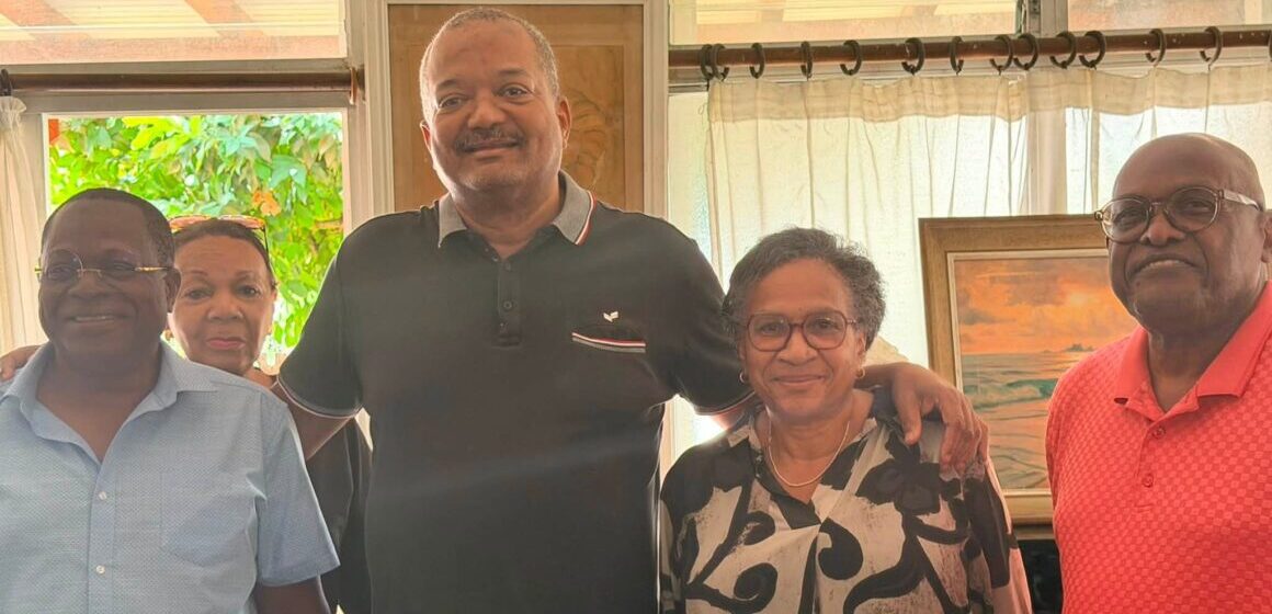 Éric Jalton président de Cap excellence a reçu Henri Yacou le président du Smgeag, mercredi 29 juillet (respectivement au centre et à droite) aux Abymes. Les deux hommes ont fait le point sur les difficultés d'accès à l'eau aux Abymes, à Baie-Mahault et à Pointe-à-Pitre. Photo : DR