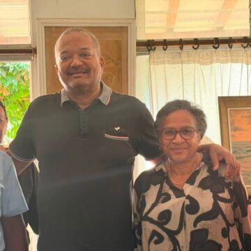 Éric Jalton président de Cap excellence a reçu Henri Yacou le président du Smgeag, mercredi 29 juillet (respectivement au centre et à droite) aux Abymes. Les deux hommes ont fait le point sur les difficultés d'accès à l'eau aux Abymes, à Baie-Mahault et à Pointe-à-Pitre. Photo : DR
