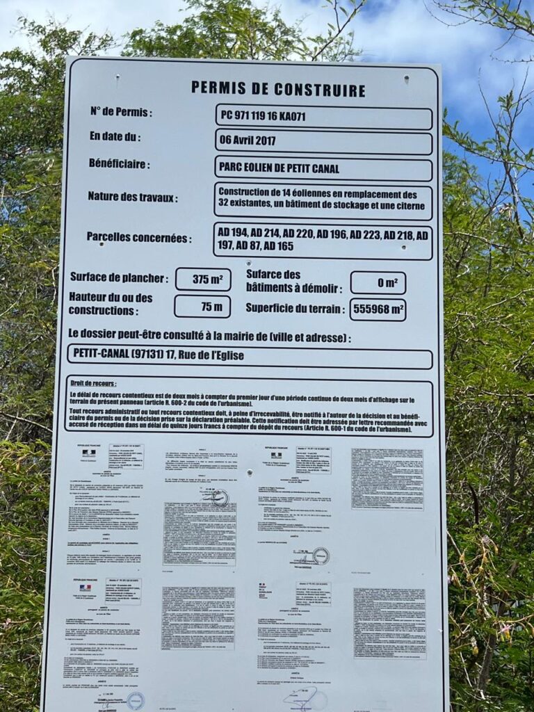 Initié en 2010, le projet de la centrale éolienne de Dadoud a été pensé comme un fer de lance de la transition énergétique en Outre-mer. Une demi-douzaine d'éoliennes y tournent déjà. Photo : LCG