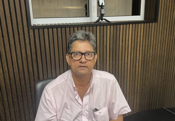 José Gaddarkhan, président de la Fédération régionale du BTP de Guadeloupe et membre fondateur du collectif Nou Las Palé. Photo : Le Courrier de Guadeloupe José Gaddarkhan, président de la Fédération régionale du BTP de Guadeloupe et membre fondateur du collectif Nou Las Palé. Photo : Le Courrier de Guadeloupe